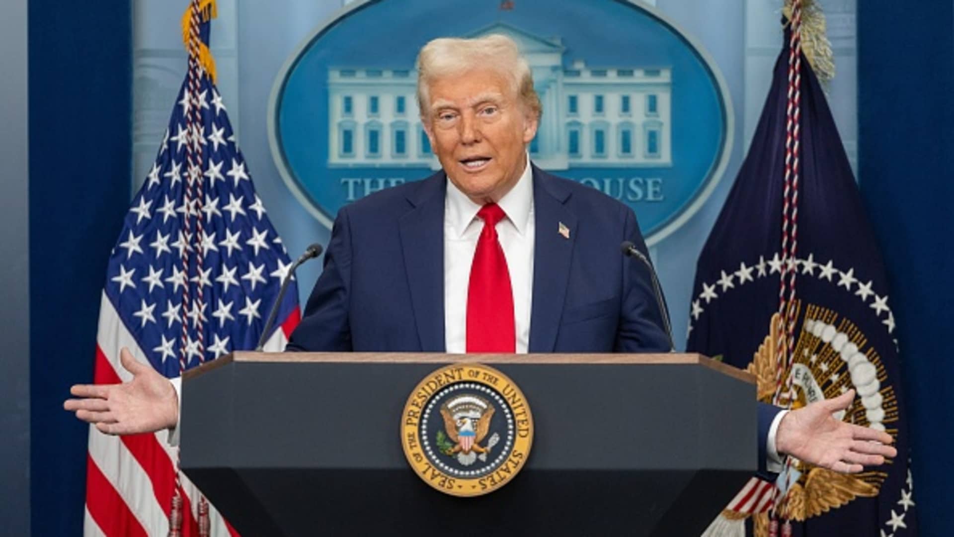 Wall Street says that investors should not respond excessively to Trump’s tariff news