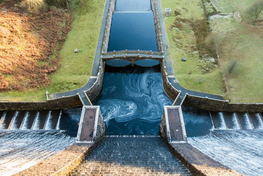 The British water company pledges to clean the environment