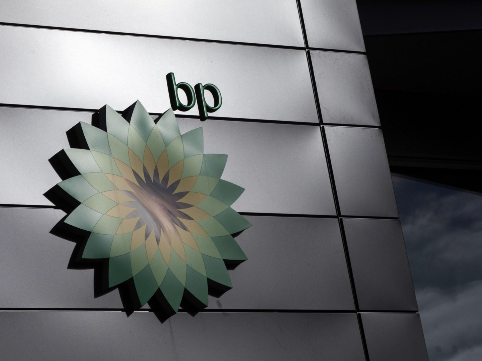 BP drops climate targets with pivots back to oil and gas | Oil and gas news