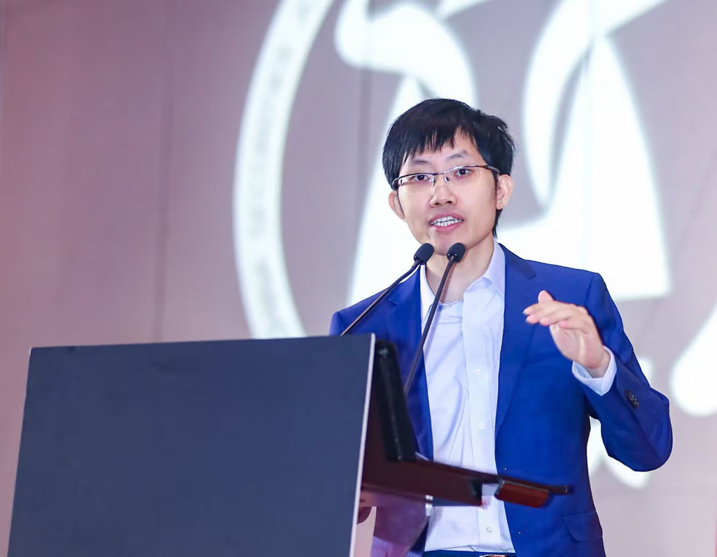 Deepseek’s founder Liangwenfeng is welcomed by HOW