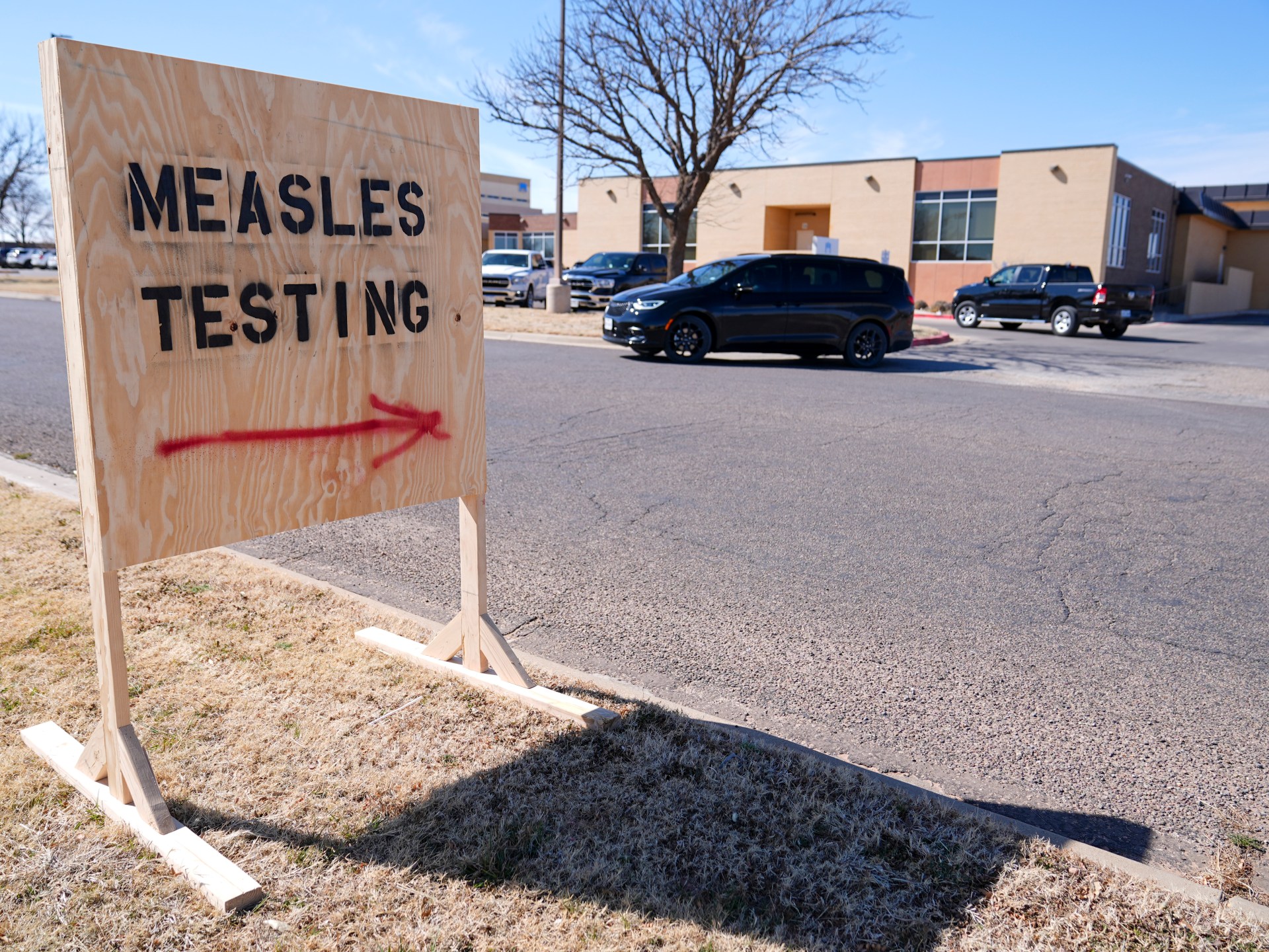 Faced with measles, Texas health workers stand up to the “information war” | Health News