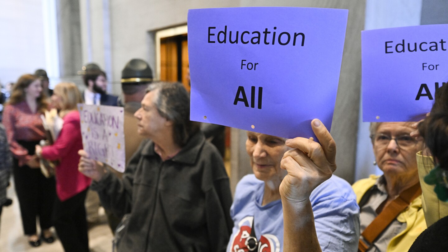 Tennessee Senate OKs plans to evict students who are not documented in public schools