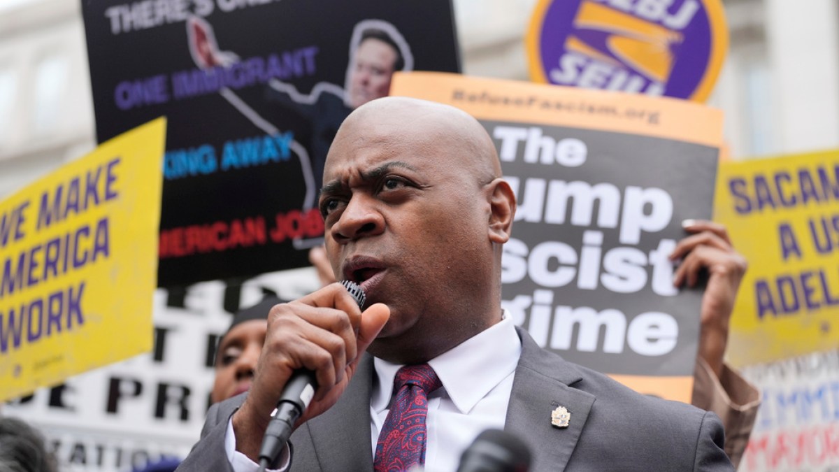 US lawyer Mayor Las Barraka claims he targeted his arrest in protest | Donald Trump News