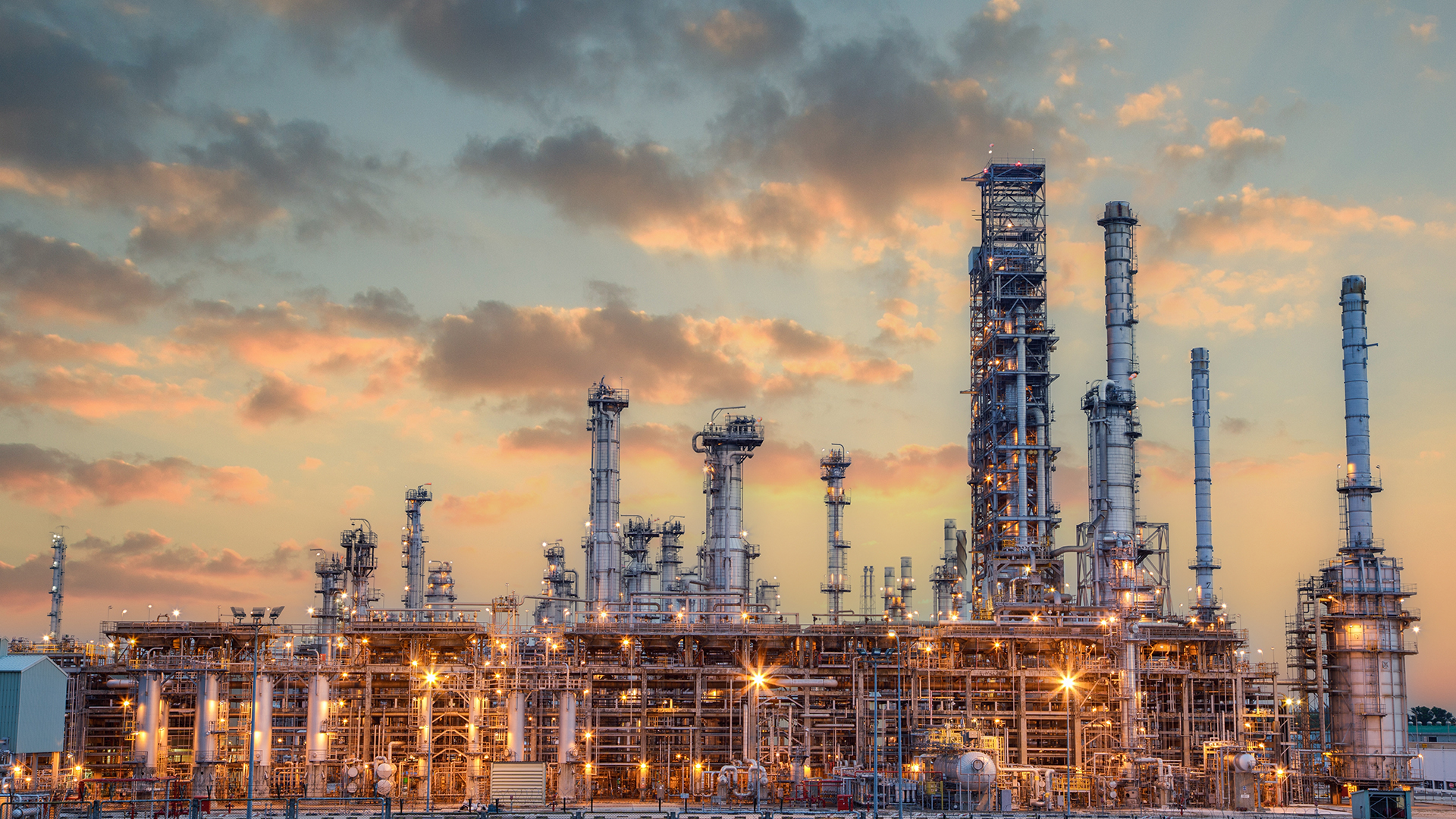 Decarburizing heavy industries with green hydrogen