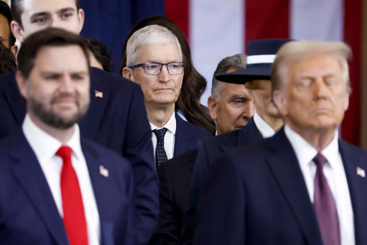 Apple CEO Tim Cook says it’s tariffs that add $900 million in the third quarter, but it’s uncertain in the future