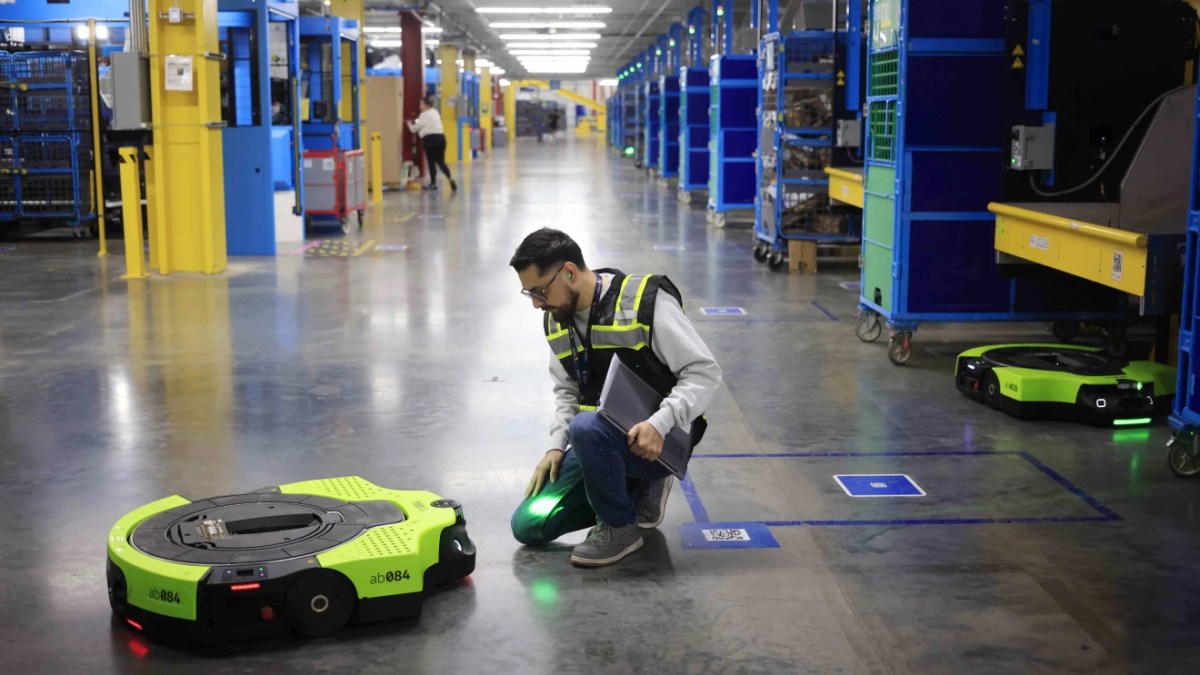 Amazon will deploy 1 million robots and release a generated AI model