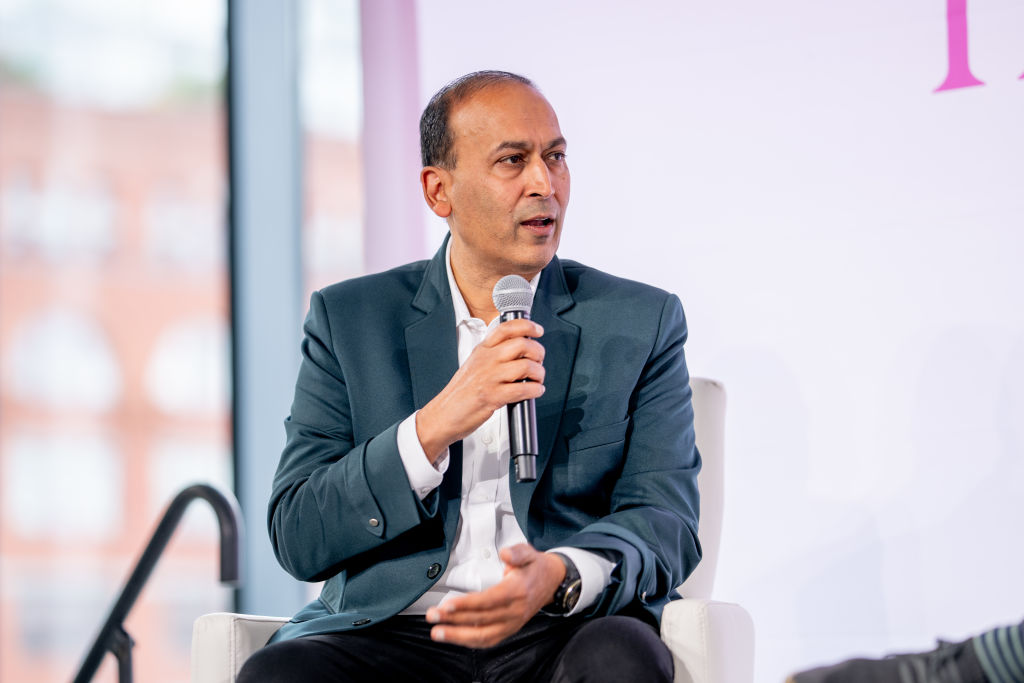 Poshmark CEO and founder to resign