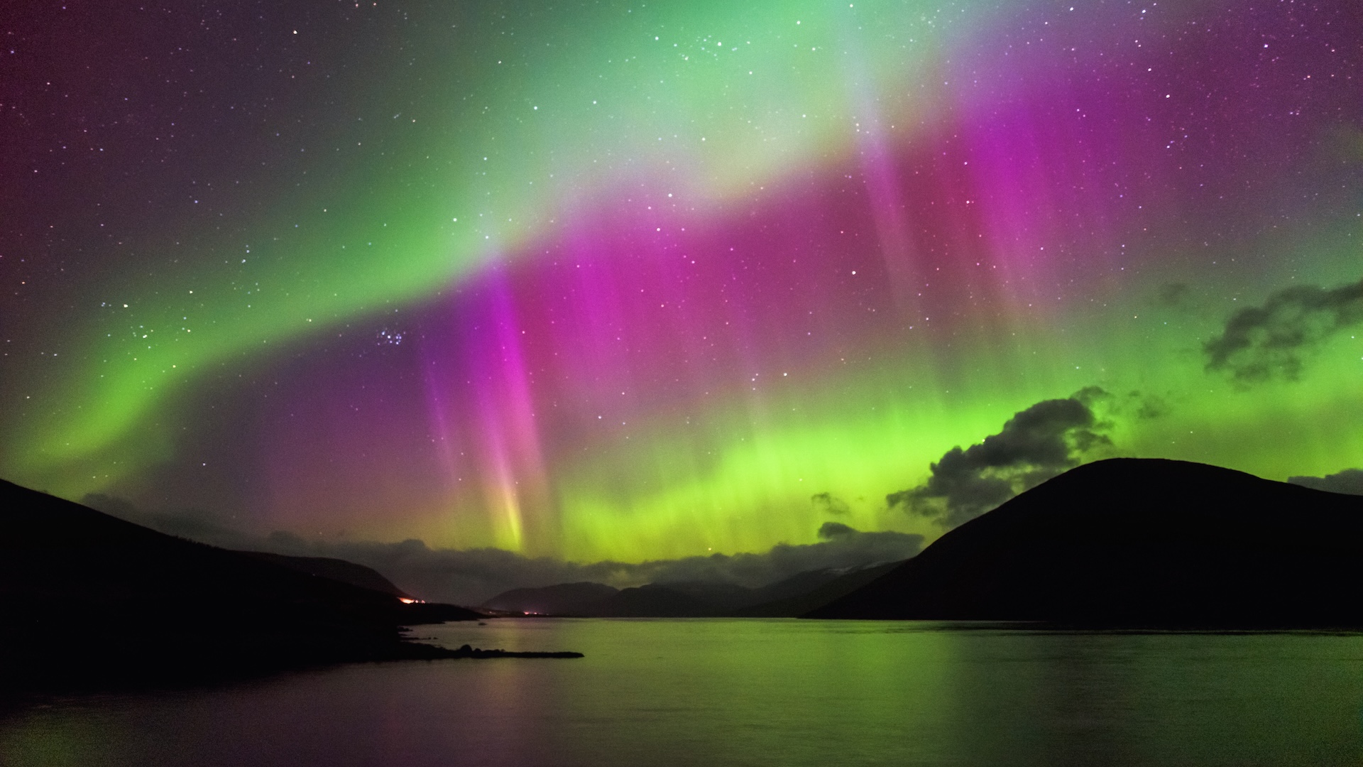 Aurora may be visible from 18 states this weekend as solar storm barrels are heading towards Earth