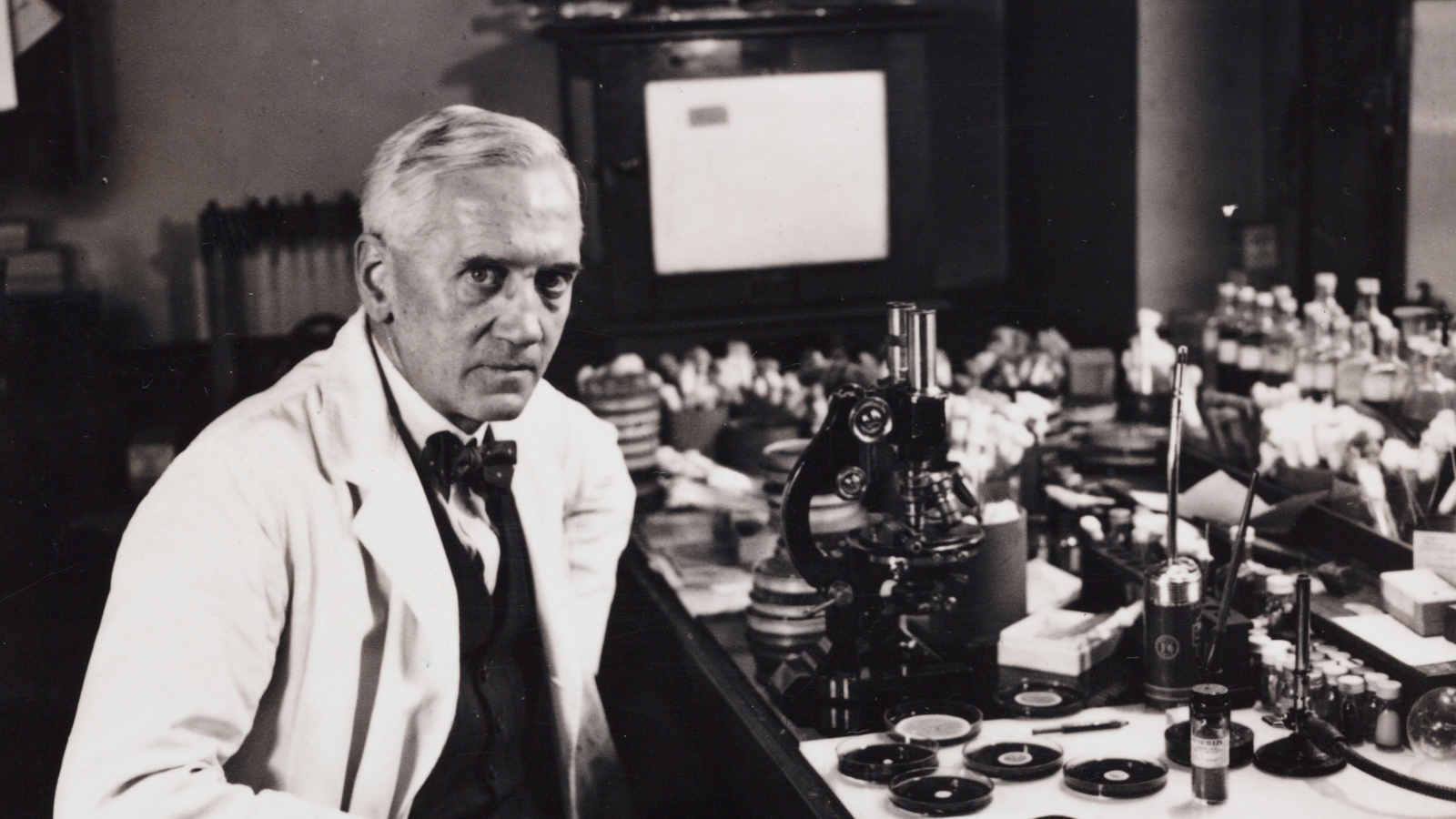 History of Science: Alexander Fleming wakes up to an interesting mold in his Petri dish and accidentally discovers the first antibiotic – September 28, 1928