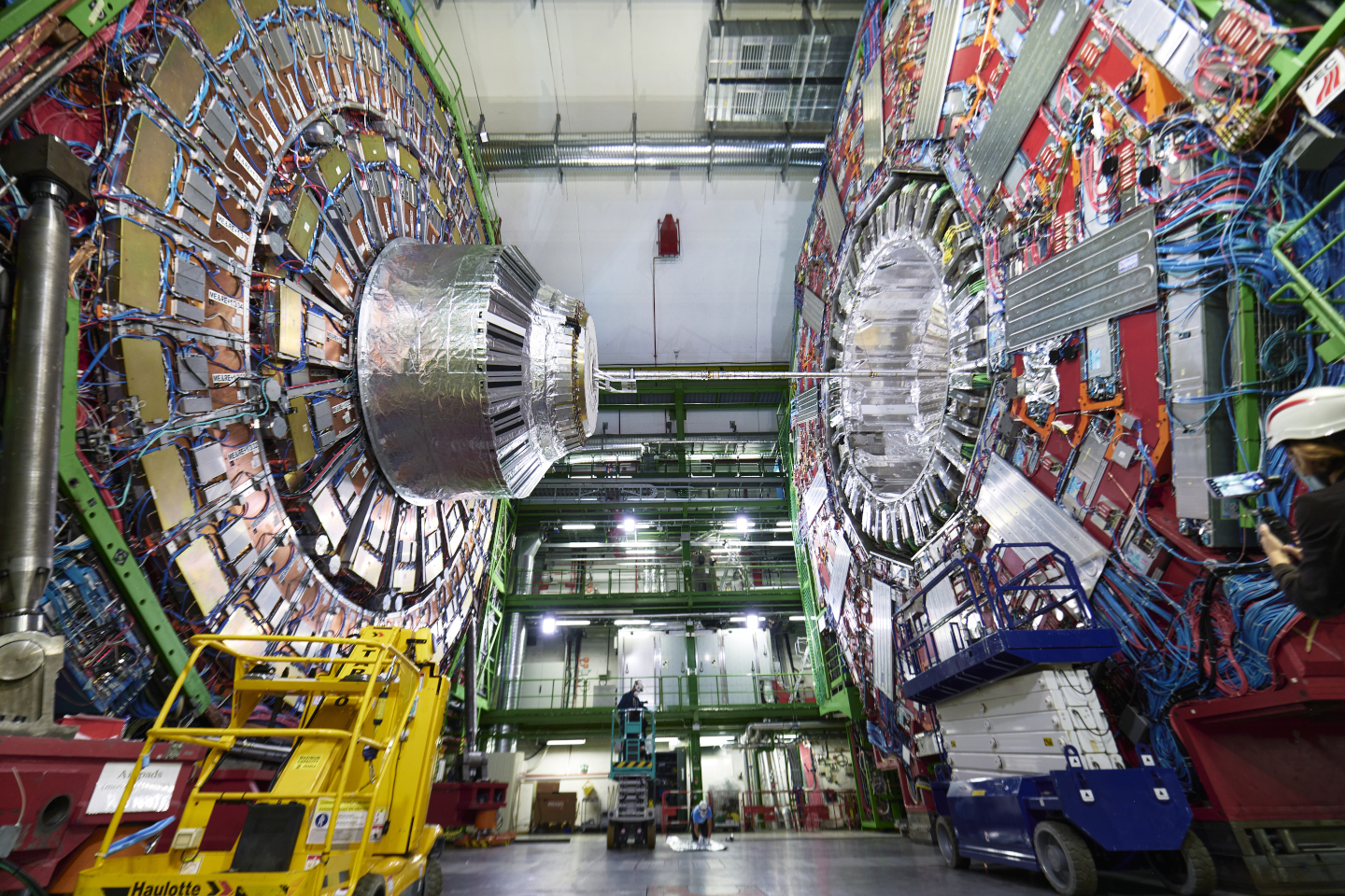 LHC detects extremely rare single top quark for the first time