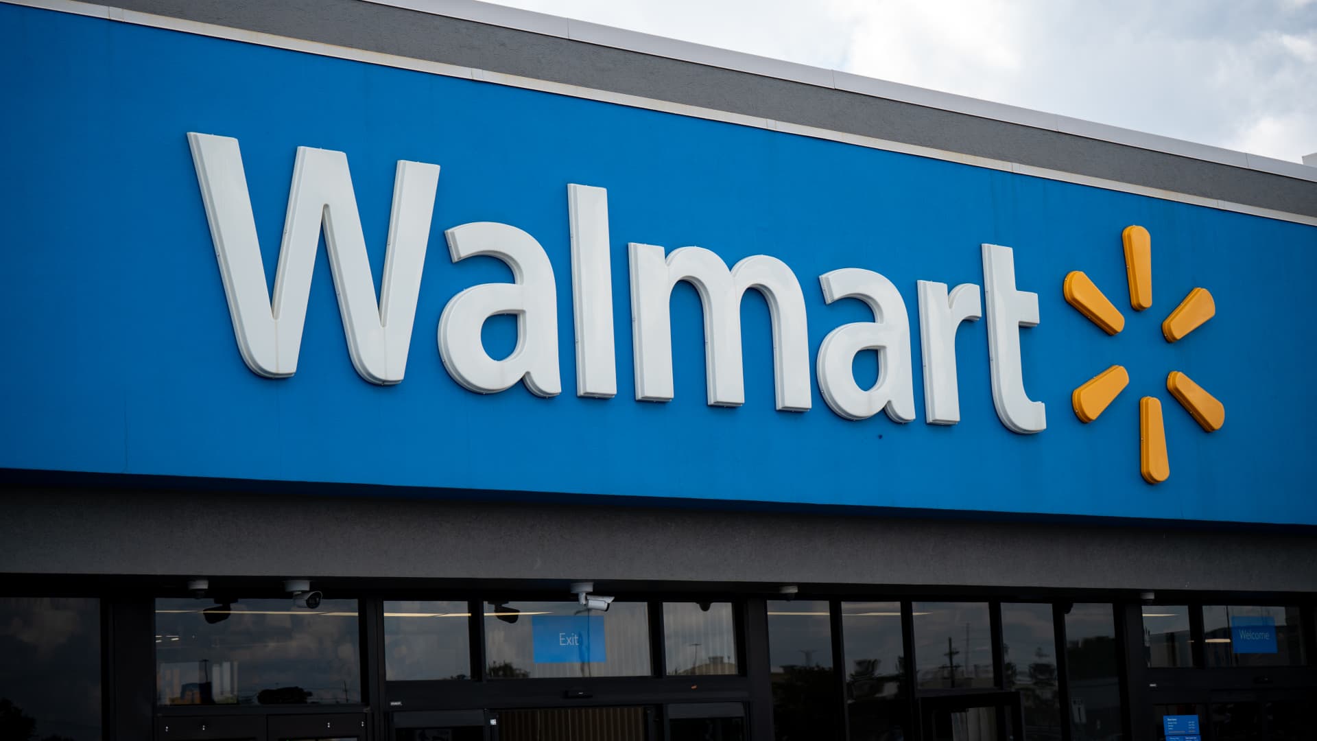 Walmart employee benefits add no-cost GLP-1s in 2027
