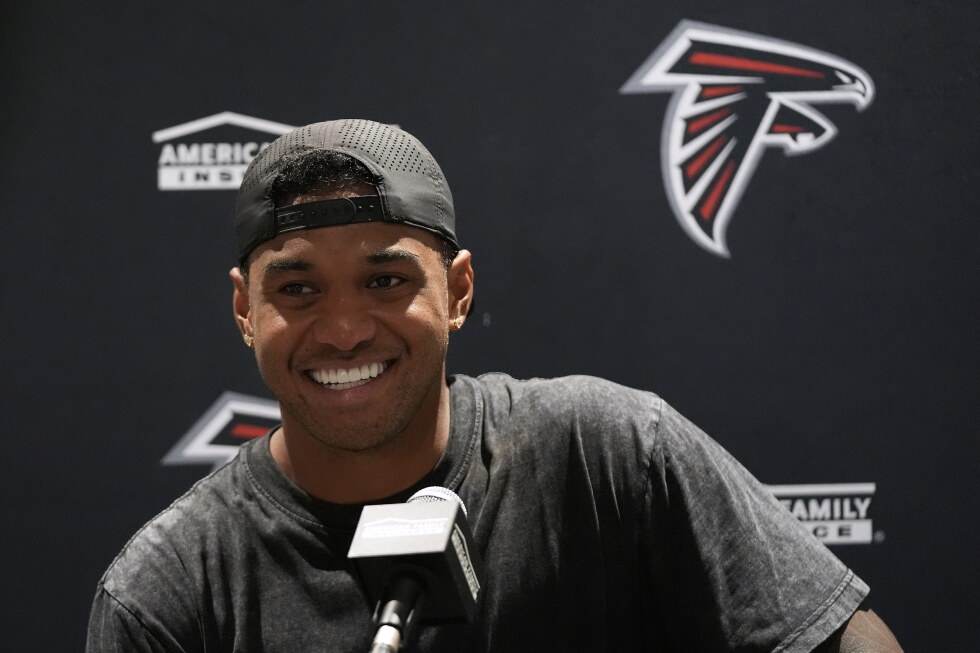 Falcons name Tua Tagovailoa as Week 1 starter over Michael Penix Jr.