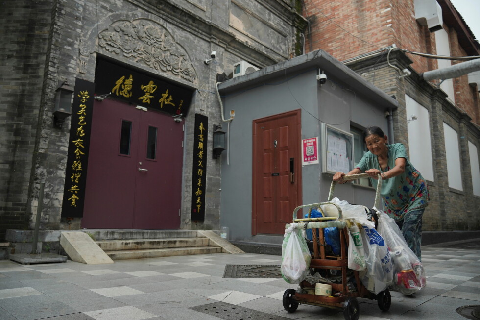 Chinese theater fined for altered song in comedy show