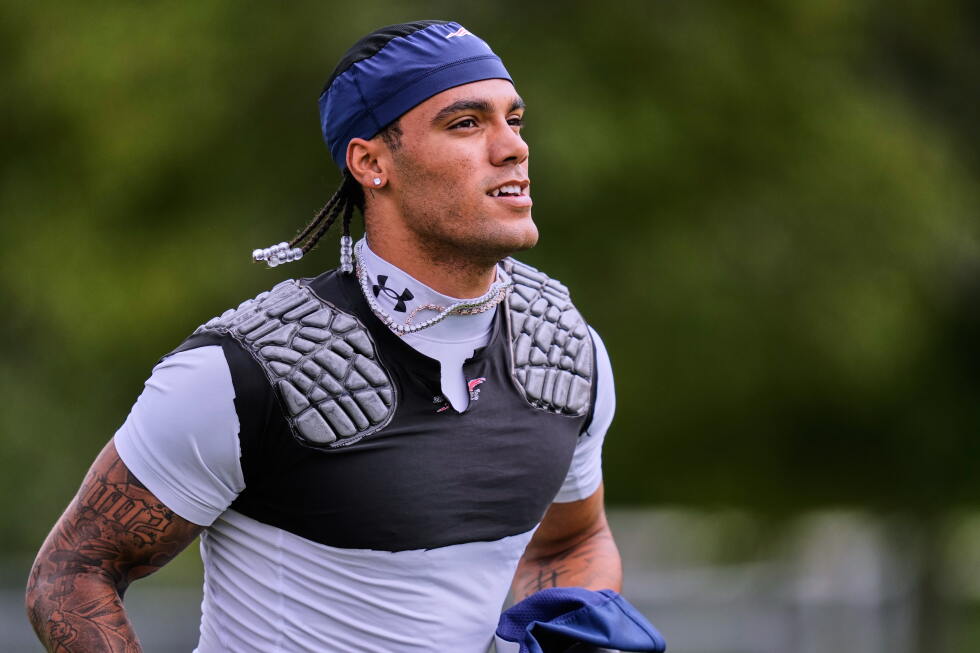 Patriots make Christian Gonzalez the NFL’s highest-paid cornerback, AP sources say